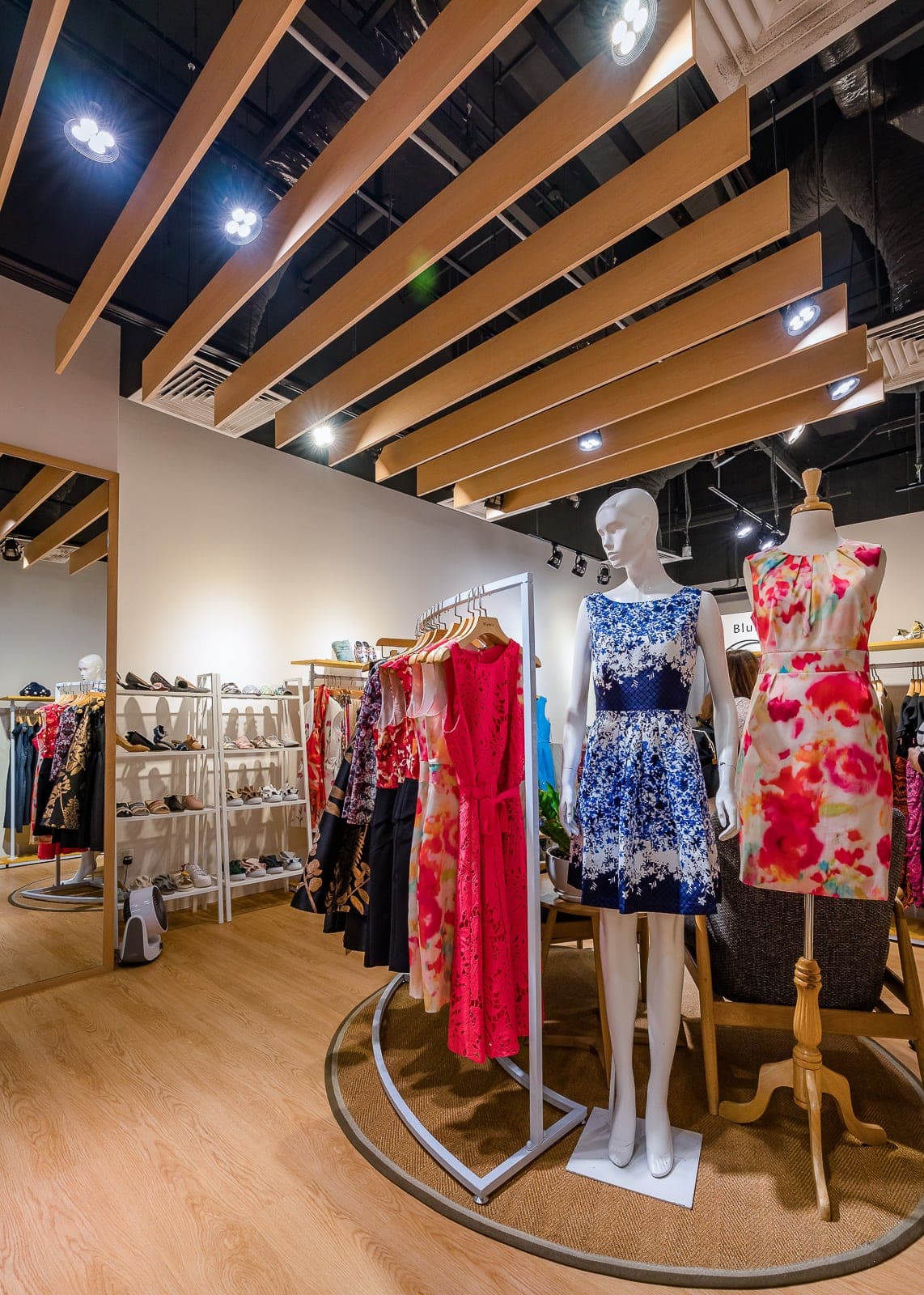 Women’s Clothing Boutique: Elegant and Modern in Sensual Wood - ARTrend Design Pte Ltd